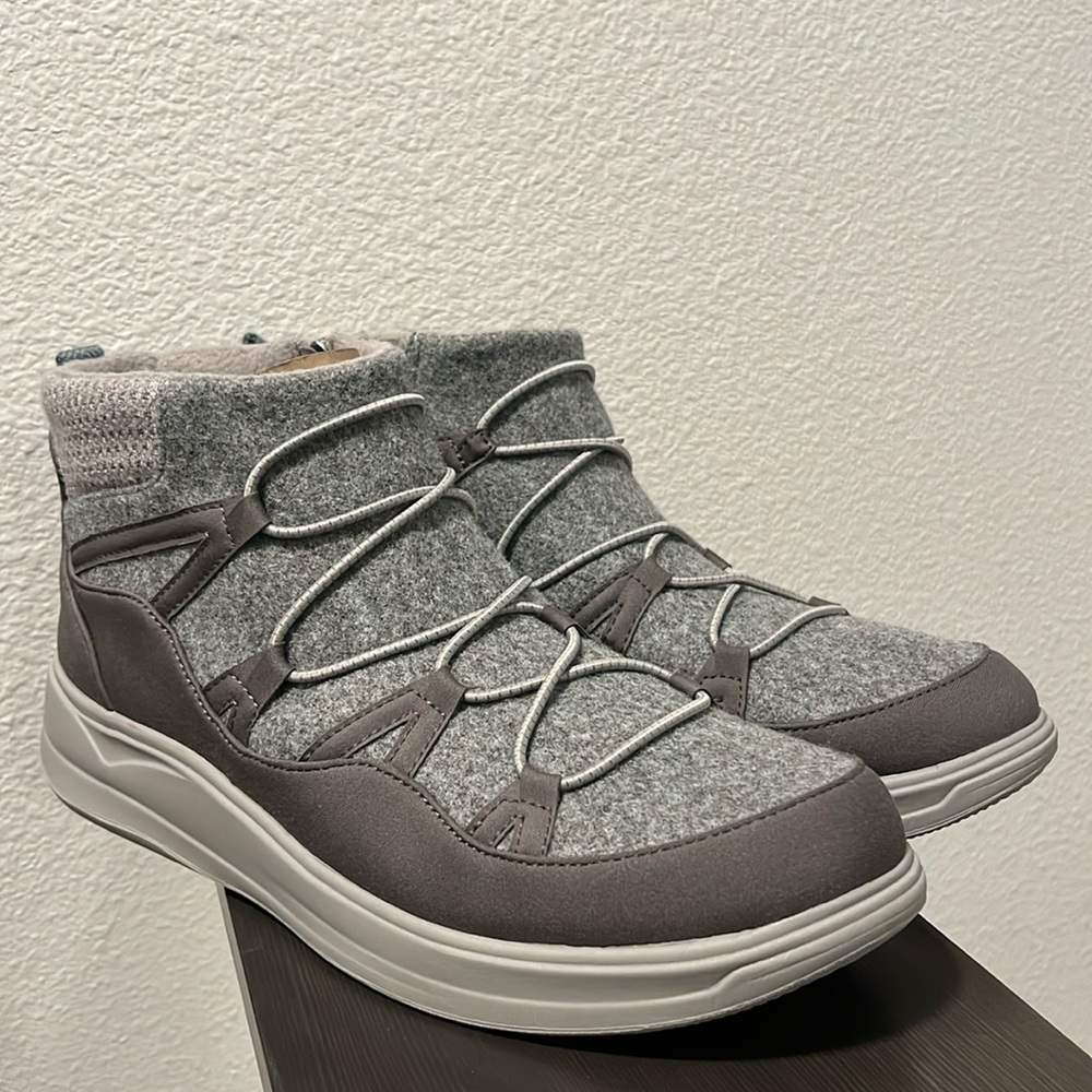 Brand new BZees Tahoe Fleece Boots